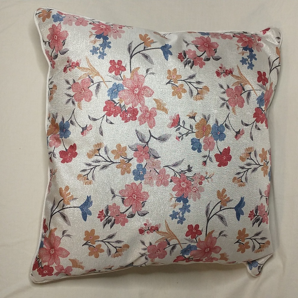 🏠 Stratford Home Shimmer Spring Throw Pillow